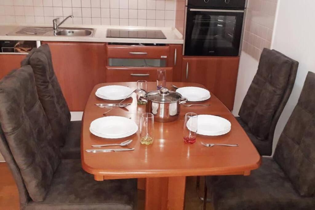 Apartman Franko - Uz Parking Pula Exterior photo